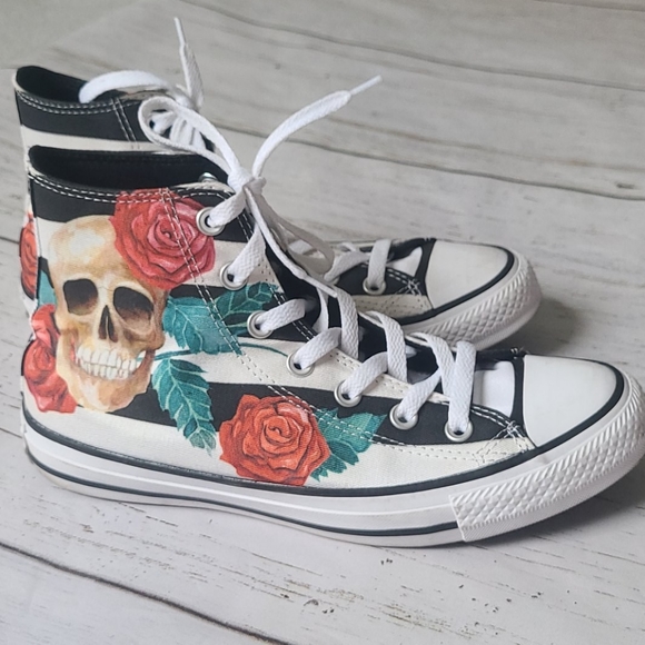 skull and roses converse